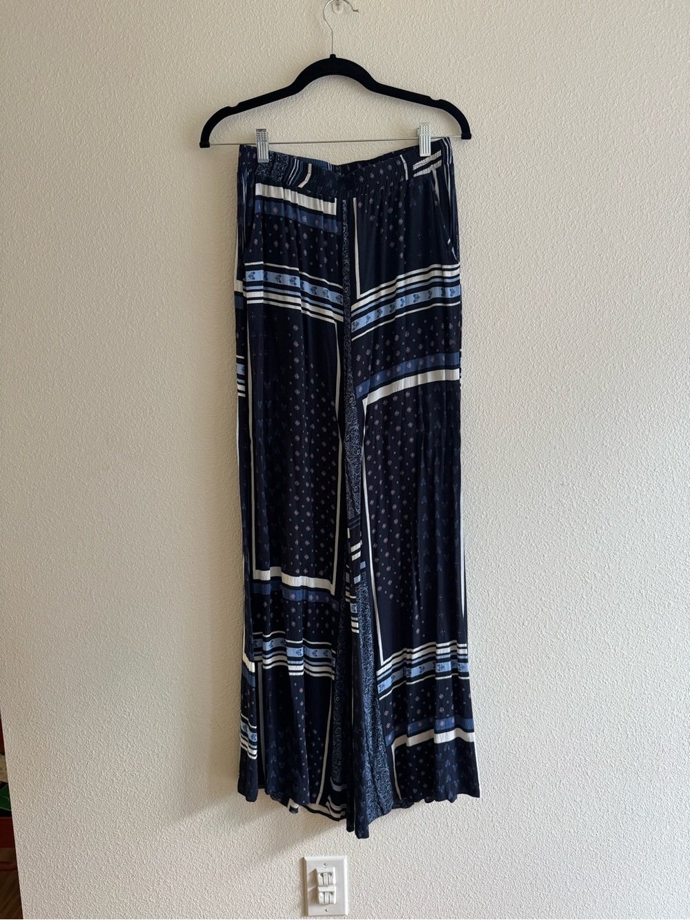 the room Navy Patterned Wide-Leg Statement Pants
